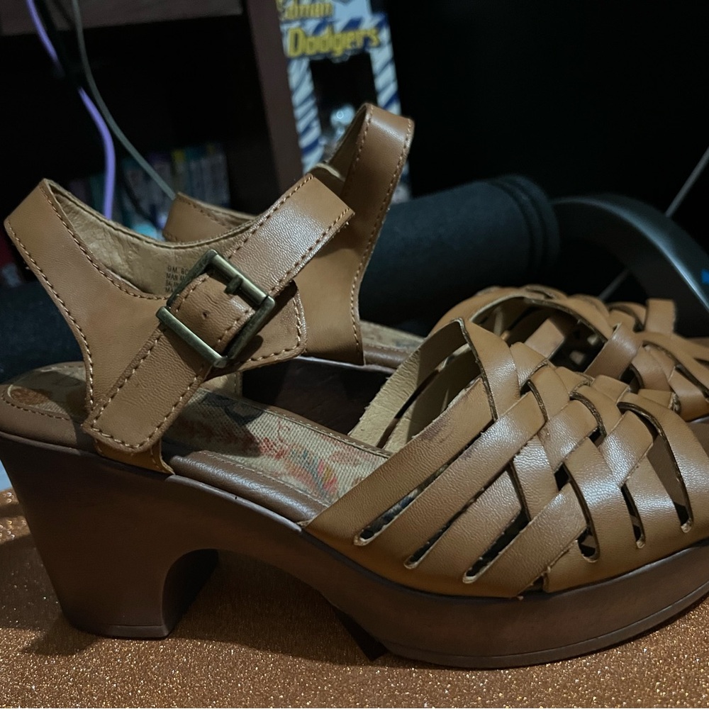boc Tan Strappy Women's Sandals